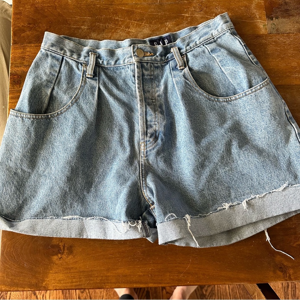 VTG Gap high rise pleated cotton cut off denim jean shorts size 13/14